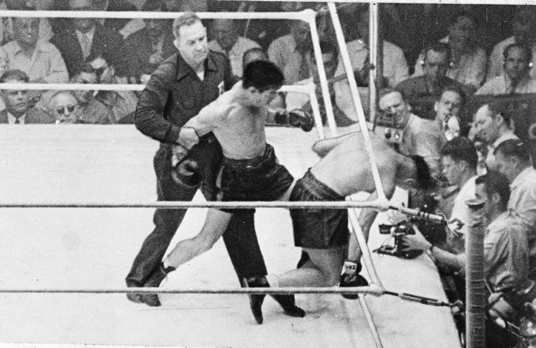 1947: Rocky Graziano scores TKO to win world middleweight title